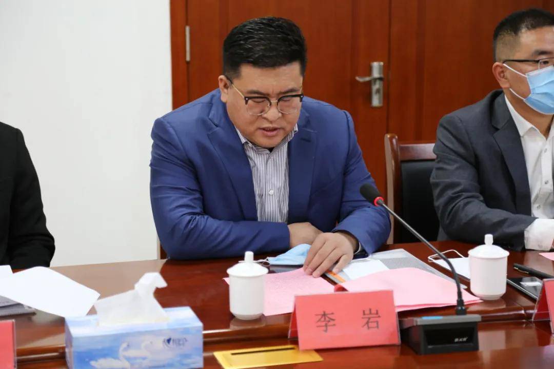 山东豪迈机械科技股份有限公司销售部长王明涛,元丰轮胎董事长李岩,总