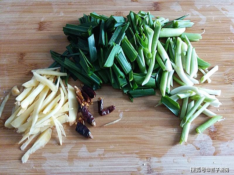 猪肉和它一起炒,寒冬最该吃,祛寒暖胃消食杀菌,早吃早受益