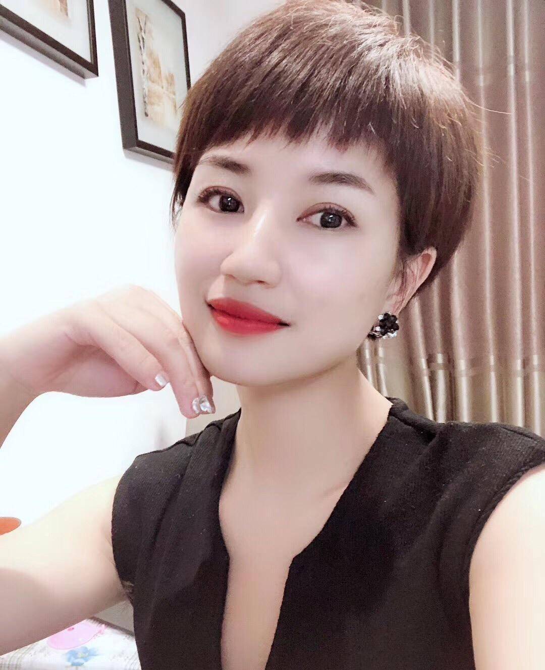 原创中老年女性发型别瞎剪,选这18款就对了,洋气利落显年轻