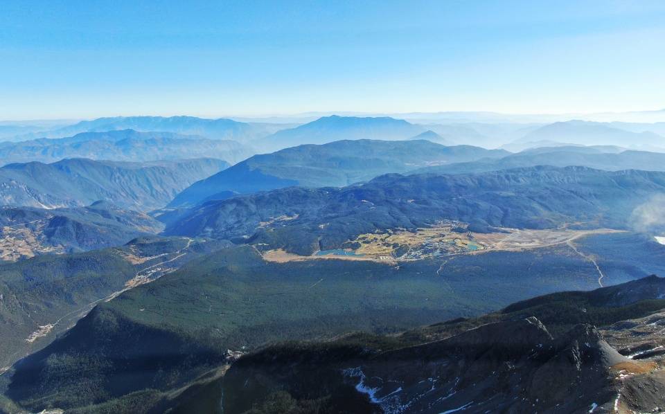 神山矗立人间，古城依水而活，冬天的丽江成全了心中的诗和远方