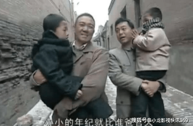 亮剑新旧版对比同是李云龙赵刚看电影一个朴实接地气一个西装革履