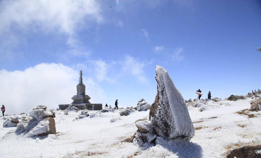 山西五台山五顶雪后美景迎客