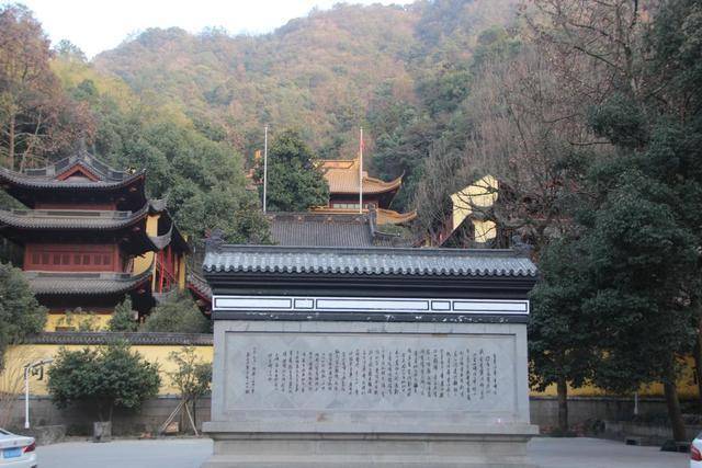 佛教领袖赵朴初灵骨归属最后选择杭州法华寺腊八节施粥众百姓