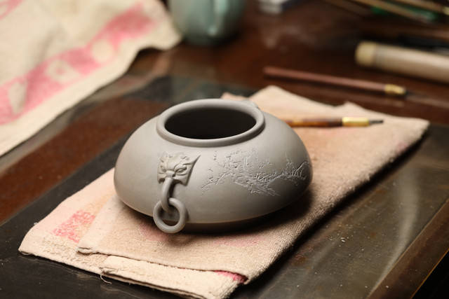 当代紫砂刻绘大师钱一清的作品怎么样?