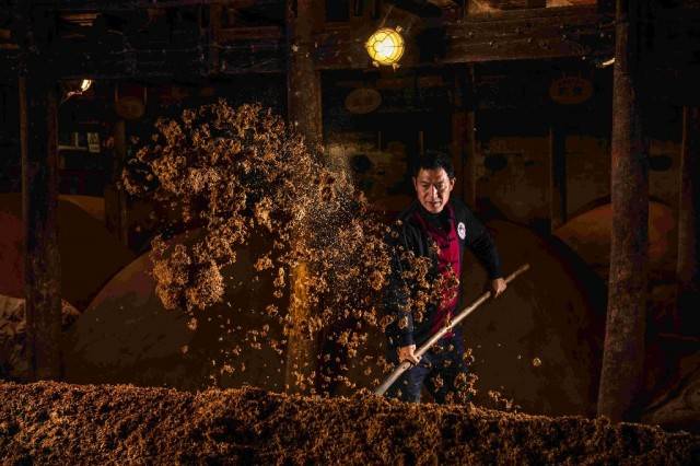 极致工匠精神酿五粮液