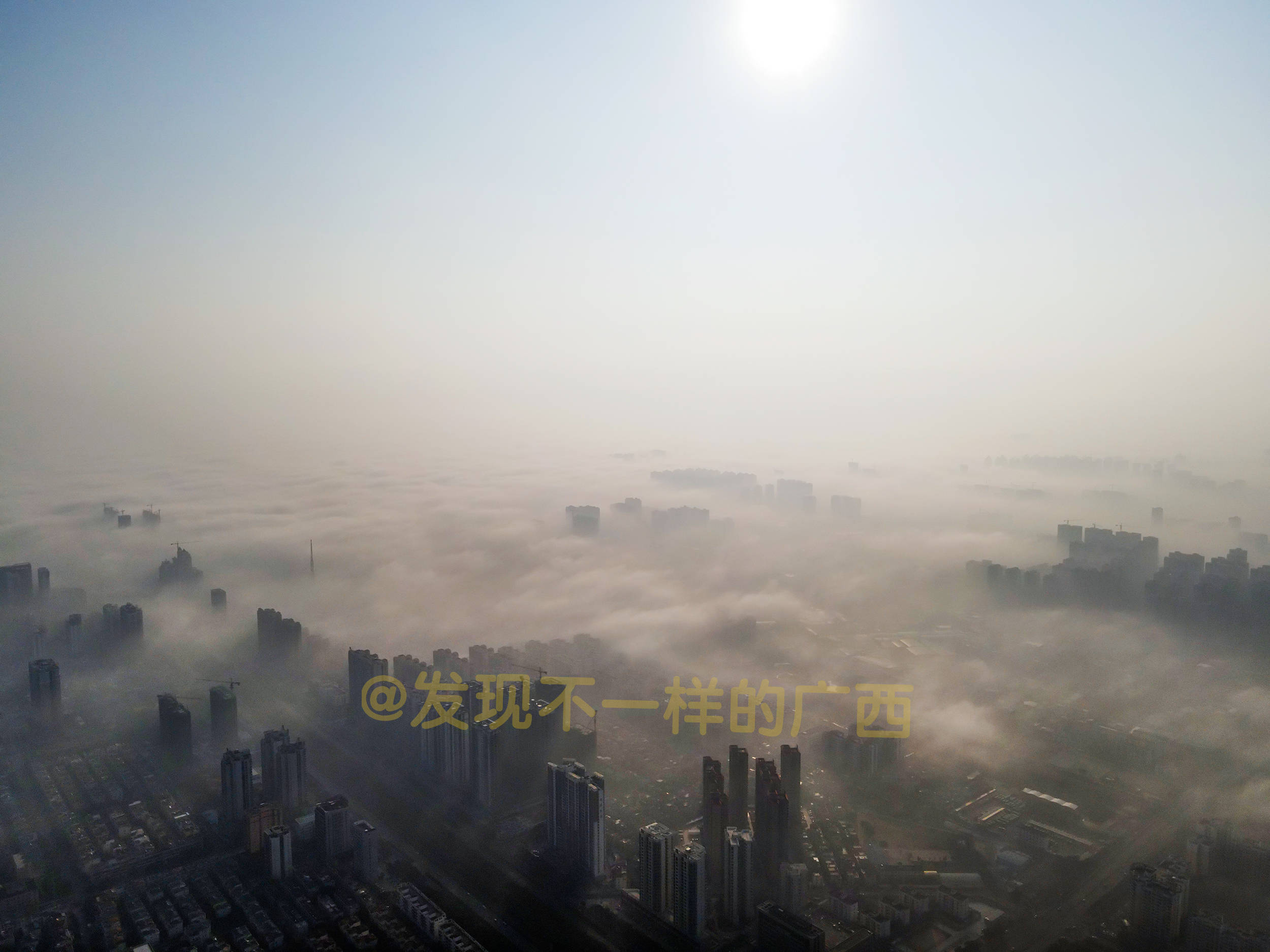 1月22日,雾锁大北海,高空下美若仙境_大雾