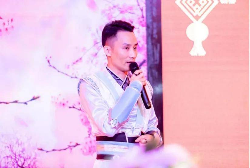 湖南芙蓉律师事务所荣誉董事,东莞分所荣誉顾问许少林上台致辞