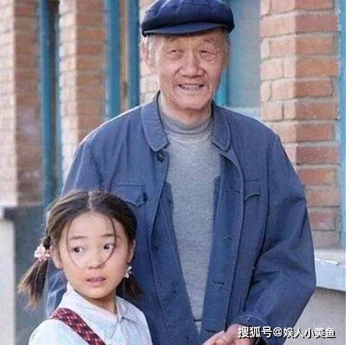 78岁赵忠祥,93岁田成仁,36岁的黄鸿升,艺人离世褒贬不