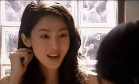 钱韦杉从小就胆小懦弱,但是她的父亲却是一名篮球队教练,从小爸爸想把