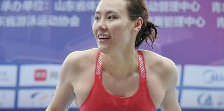 中国游泳蝶后破世锦赛纪录,美女刘湘惊险夺冠,争霸赛好戏不断