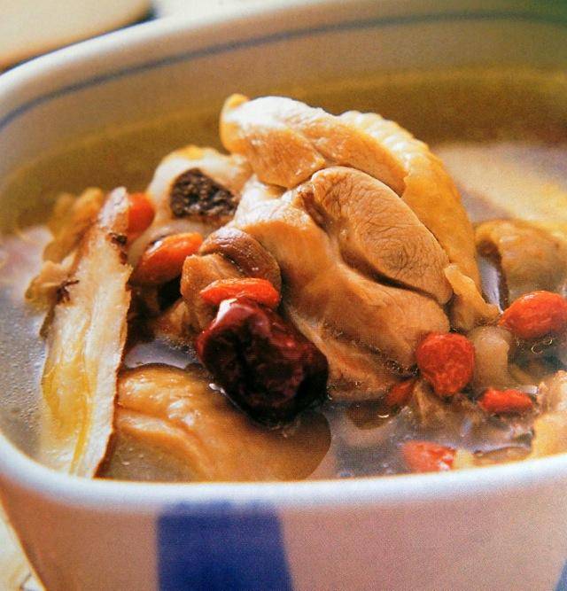 苁蓉羊肾汤:羊肾1具,去筋膜,加肉苁蓉(酒浸切片), 枸杞 子各15克,共