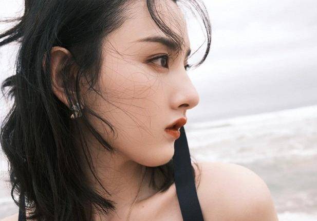 行吧,说到底还是人好看,毕竟好看的人穿什么都好看!