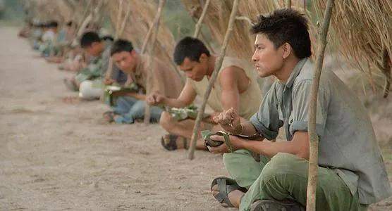 上世纪80年代初,刘德华出道,他是香港无线电视台的当家小生,和梁朝伟