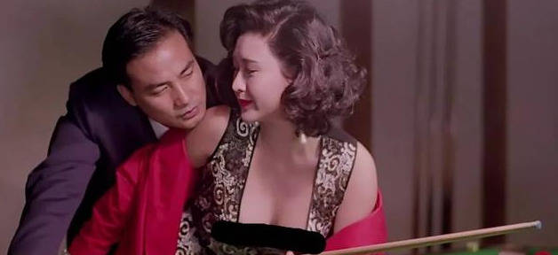 任达华在剧中要不是变态,或者就是凶狠的流氓,黑社会老大,有时是正义