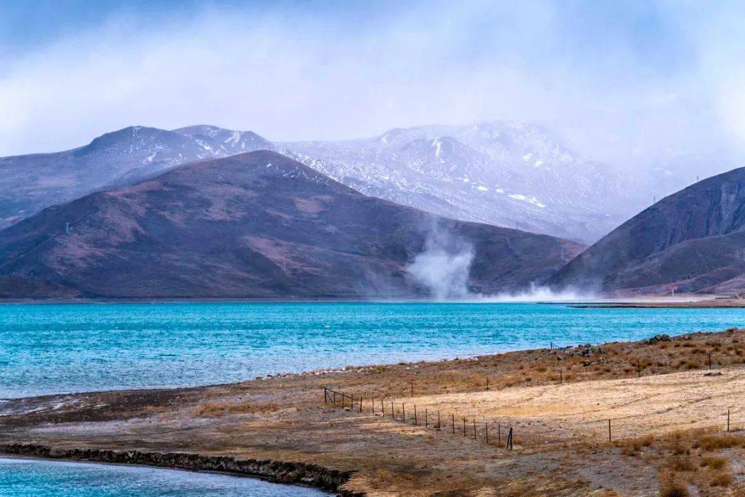 图源丨zol论坛 W公子羊卓雍湖是一面变色湖,湖水颜色因天气和季节的