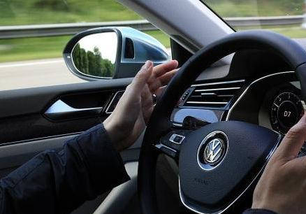 而r档则是最简单的倒车,而p档则是表示停车的意思,至于空挡则是n档,我