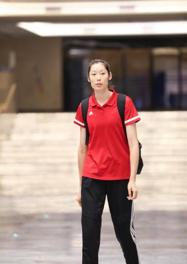 朱婷谈择偶,四个指标必须达到,网友:说的不就是李童吗