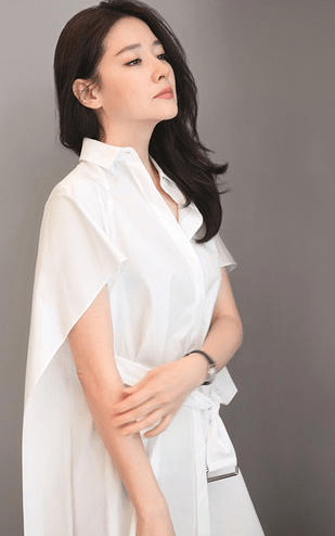 不过漂亮的天秤们不仅颜值高,还有很优雅的气质,随意的穿搭风格让人看