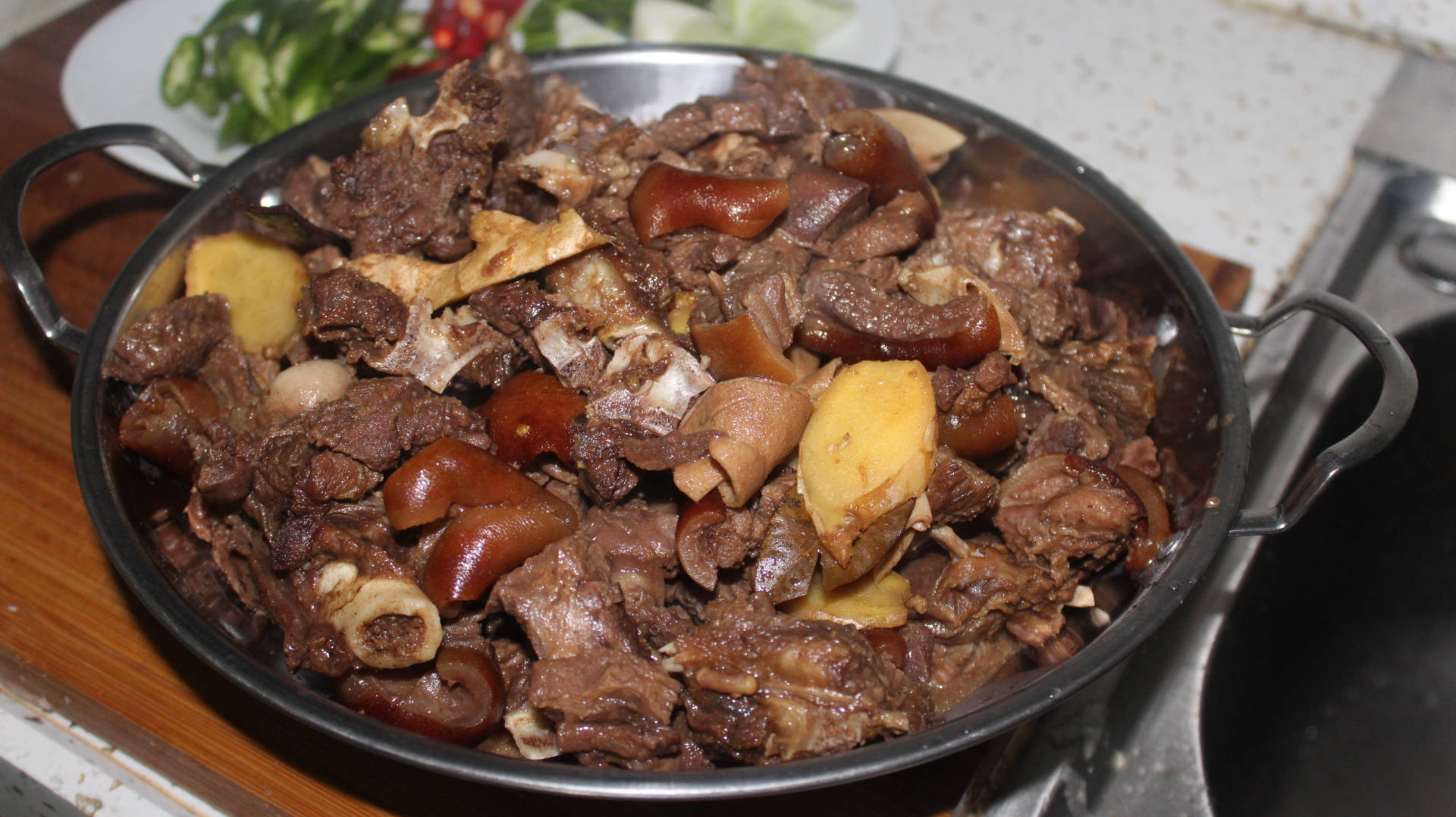 其实我说的只是近代来看,但其实食用狗肉的历史由来已久.