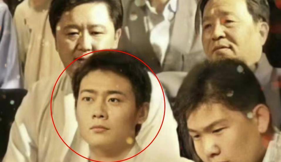 原创德云社栾云平年轻时照片曝光,网友:放到现在秦霄贤都得靠边站!