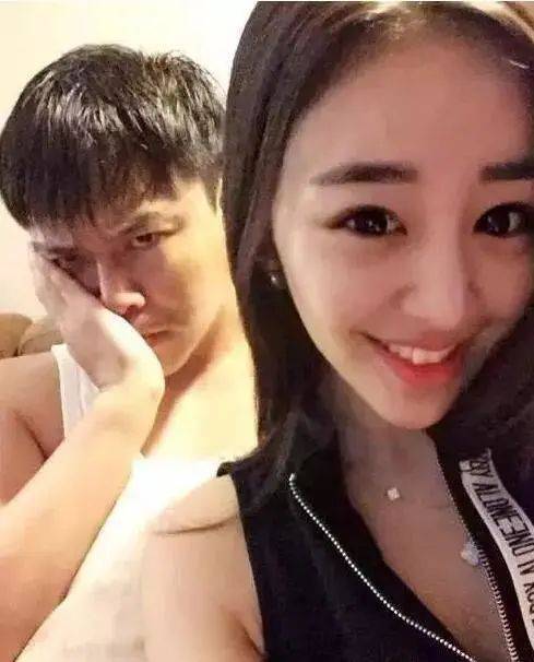 和陈思诚真离婚了佟丽娅穿性感透视衣与小七岁鲜肉热舞搂腰贴脸丝毫不
