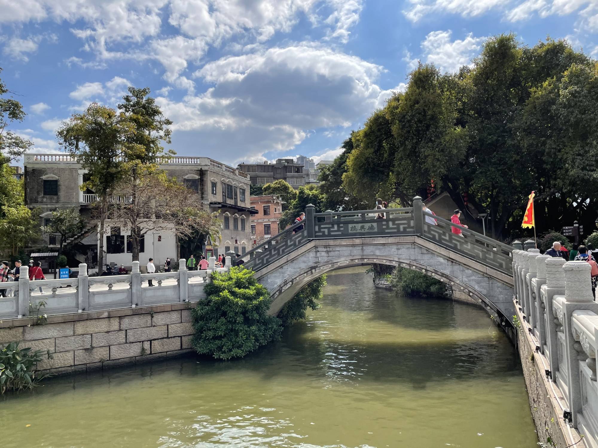 春节广州旅游攻略,这景区彩灯年味十足,游船赏花堪比逛庙会