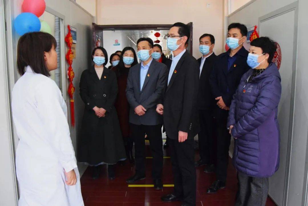 开封市第二中医院领导班子慰问一线值班人员和患者
