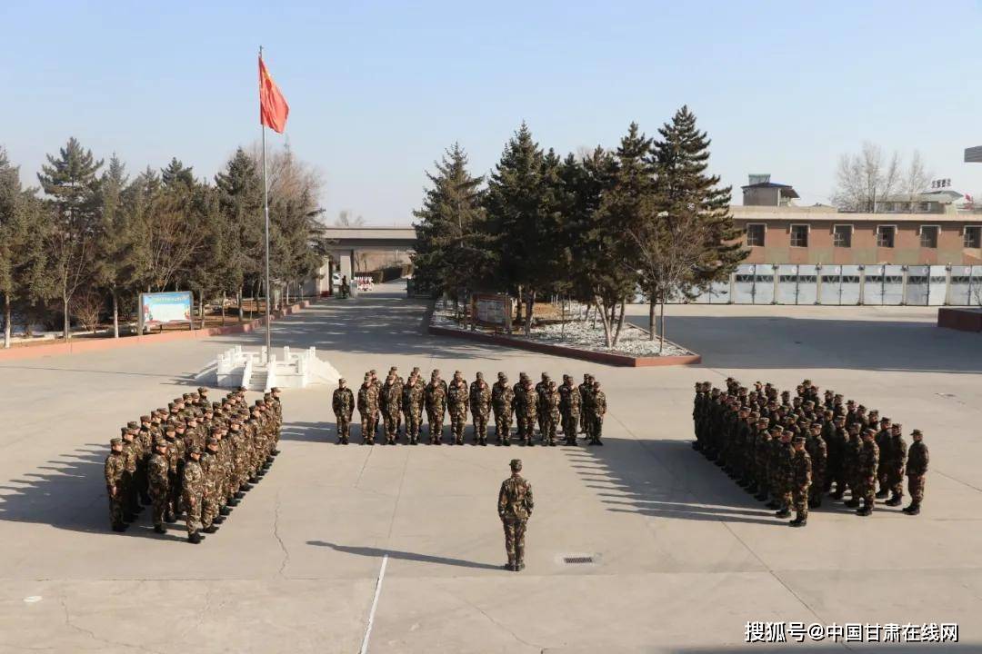 武警甘肃总队训练基地:看,直招士官怎样淬火成钢