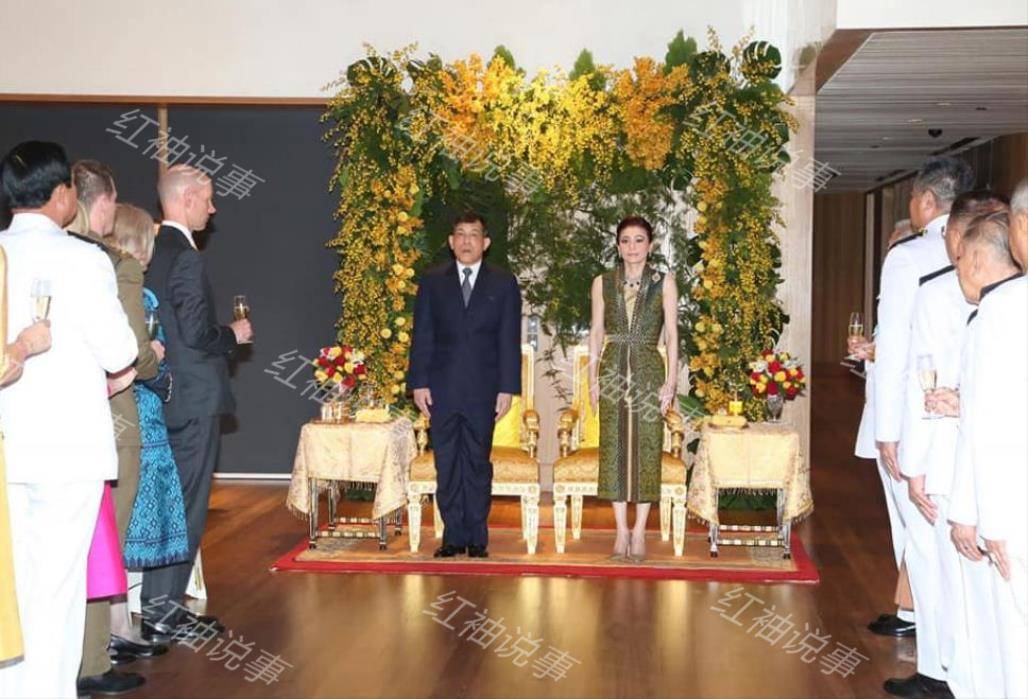 43岁苏提达闪耀国宴,跟外宾举杯畅饮,精通多门外语无需翻译