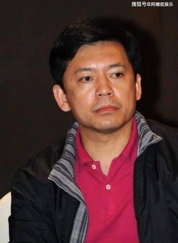 何政军一级演员,结婚多年无绯闻?妻子范雨行动证明了一切!