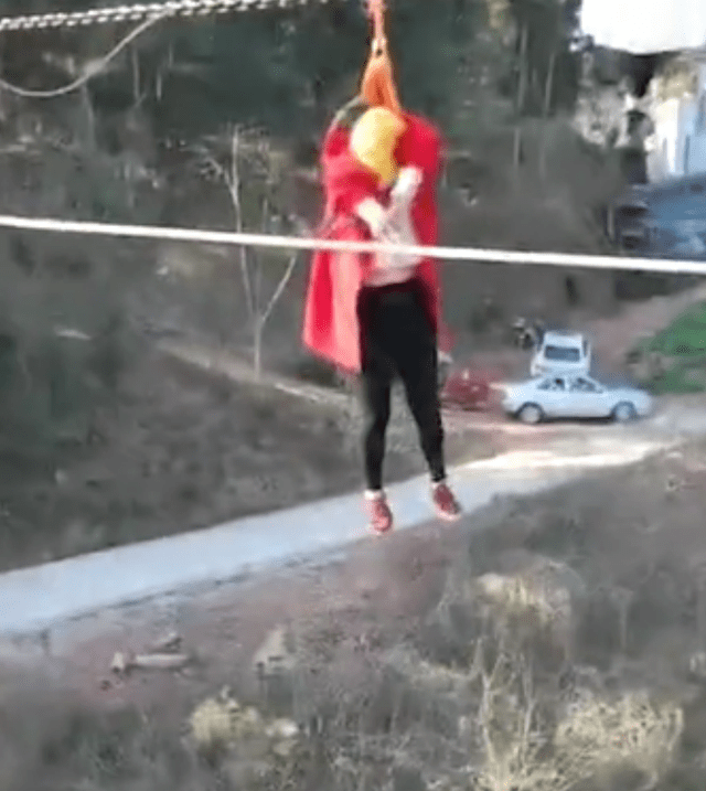 "女生当时都吓傻了,很吓人!
