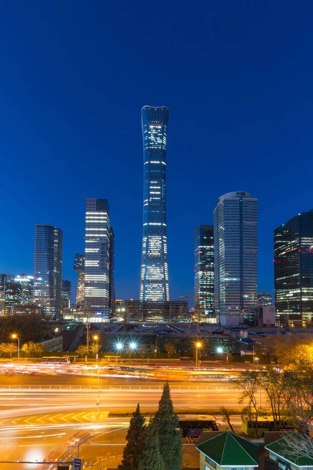 入住酒店房间,推开窗就能看到北京第一高楼"中国尊,以尊为建筑
