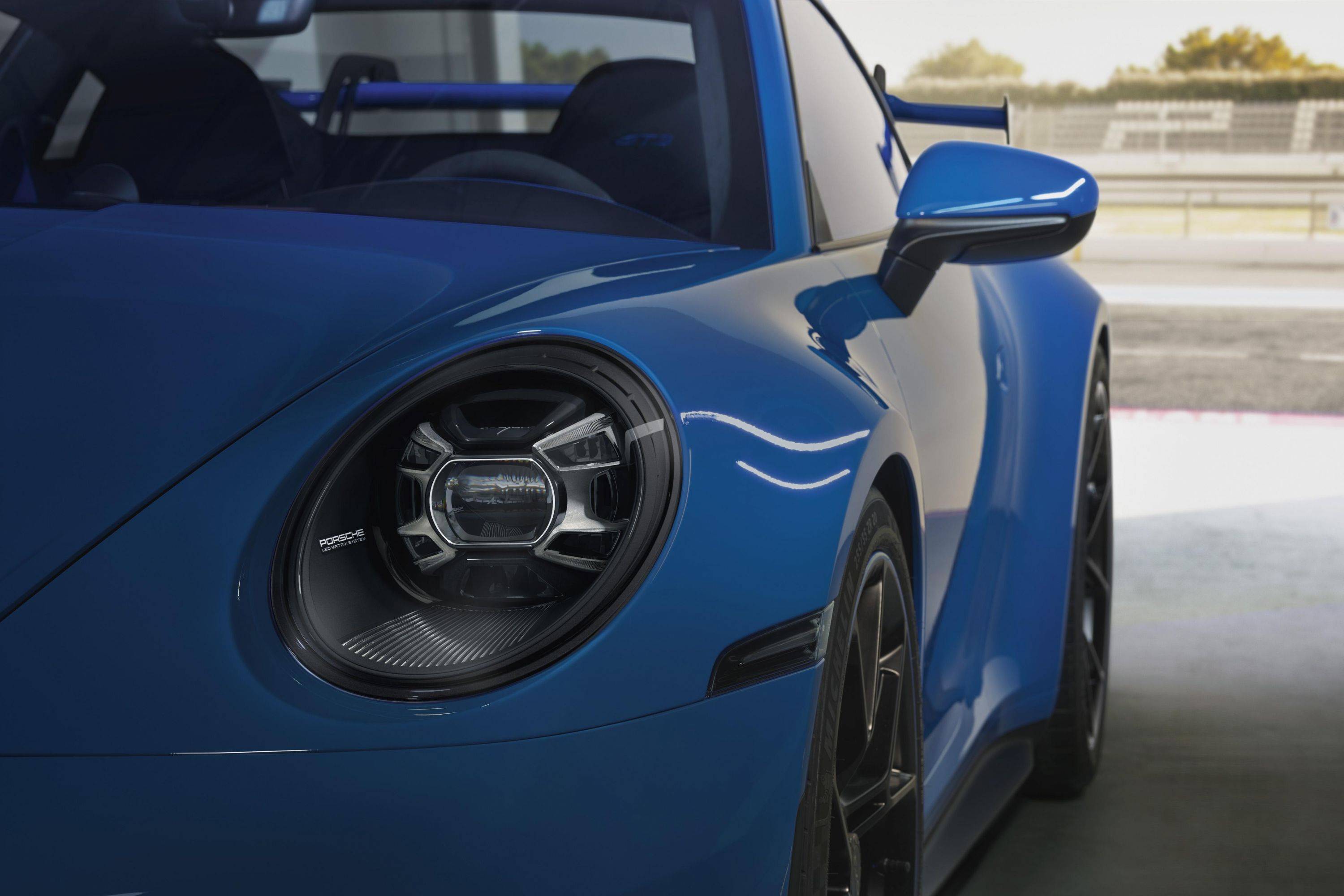 保时捷911gt3,奔驰AMG GT3 自吸超跑的坚持,全新一代保时捷911 gt3正式亮相