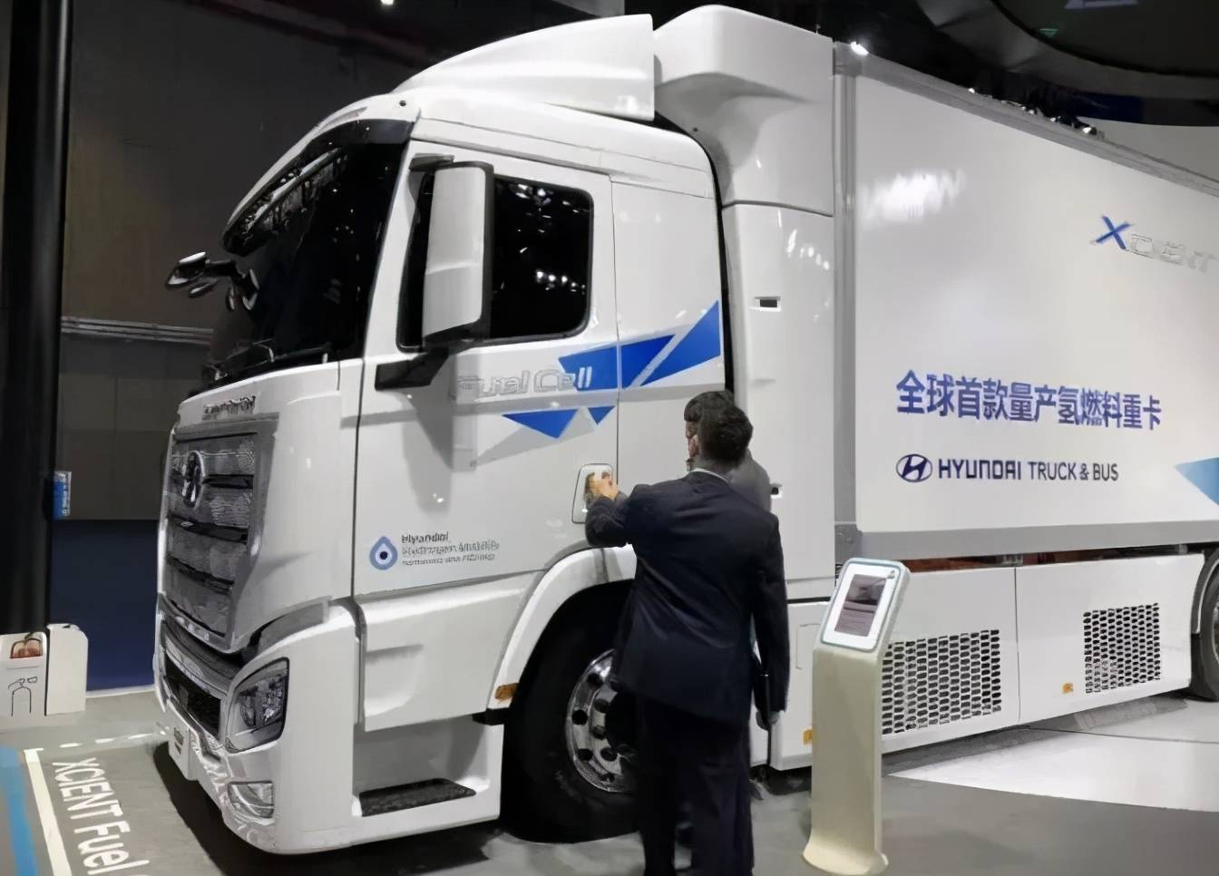 根据谅解备忘录,现代汽车集团将用氢动力的xcient燃料电池卡车替换