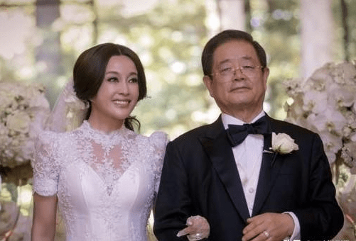 原创泡嫩男友的刘晓庆睡7个男人从王立姜文到王晓玉无一幸免