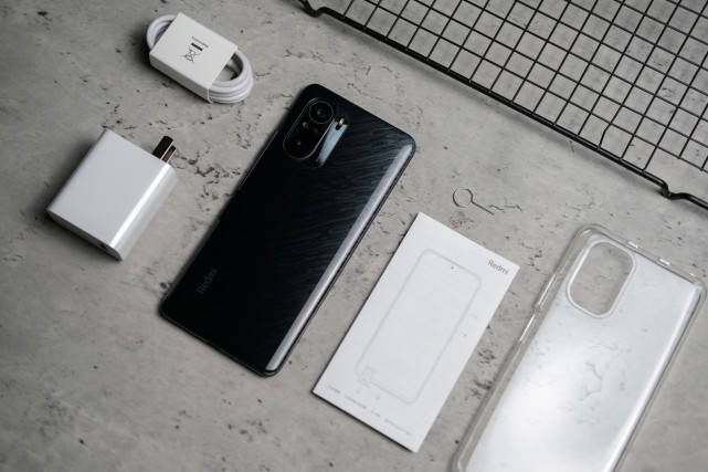 焊们员redmi k40 pro墨羽色开箱上手!配置强颜值高