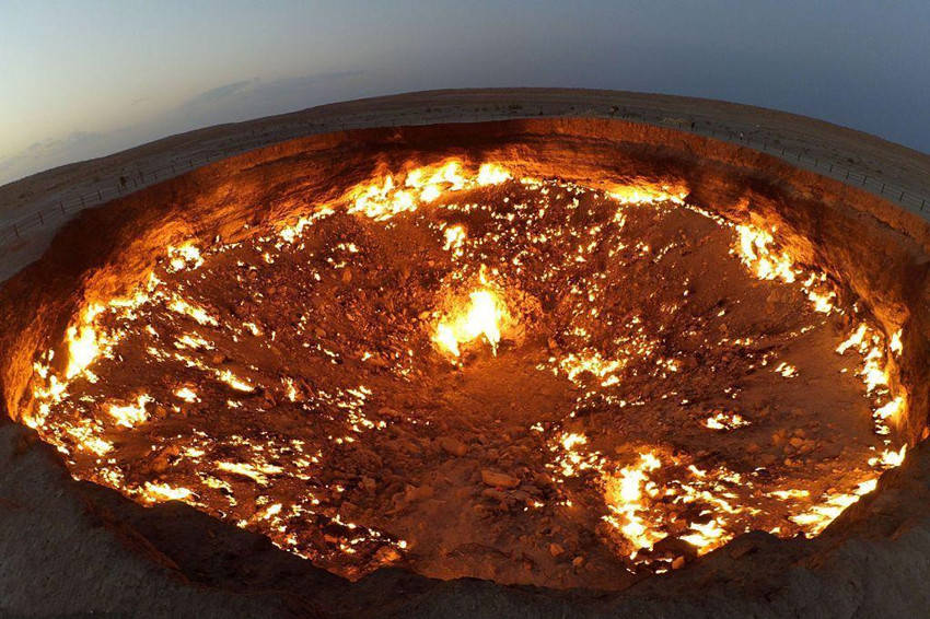 原创土库曼斯坦有个"地狱之门",常年燃着熊熊大火,这是为何