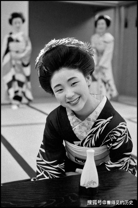 老照片 1956年的日本艺伎 温柔而美丽