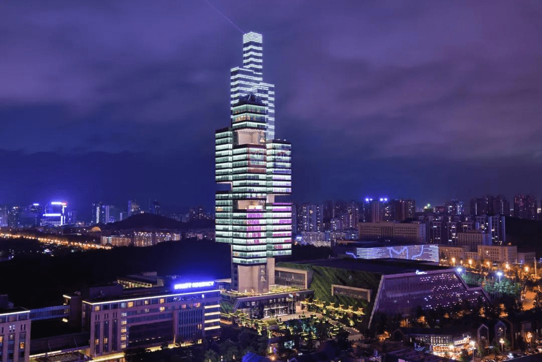 贵阳贵州金融城中天201大厦夜景.图源:图虫创意