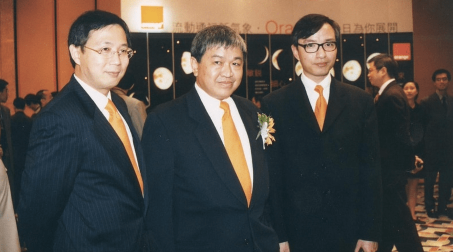 将霍建宁称为"打工皇帝,因为实实在在他就是一位打工者,论以个人的