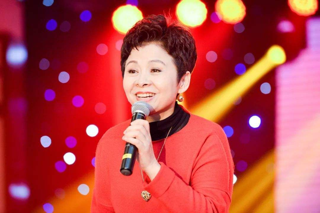 董文华成为"国家一级演员"的背后,是丈夫12年的忍耐