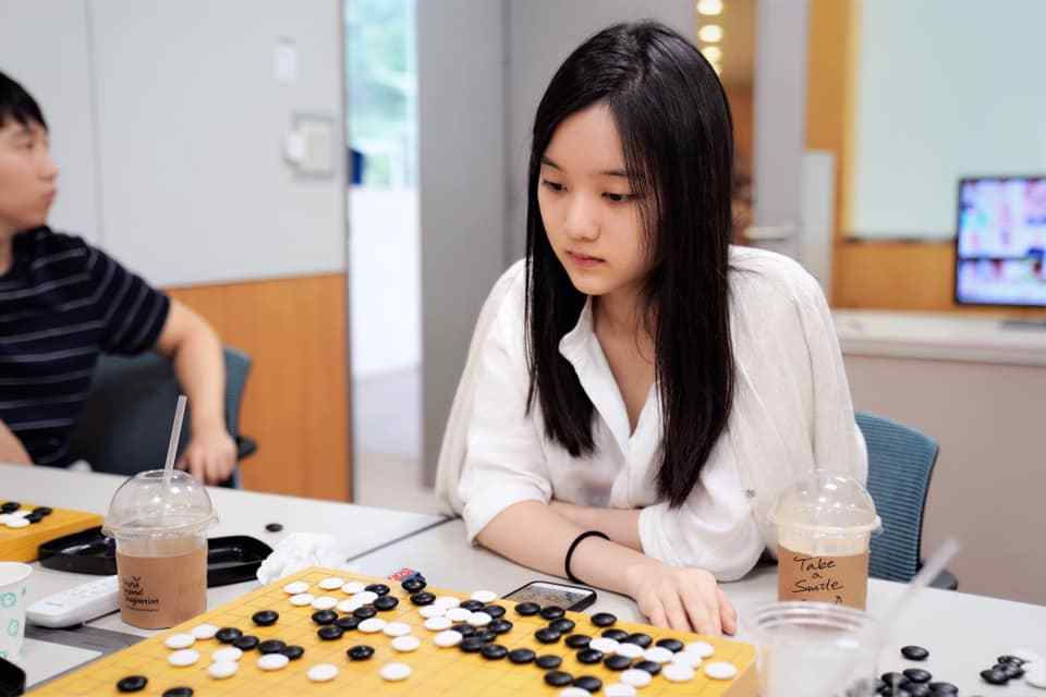 22岁围棋甜心俞俐均放弃升学无悔选择