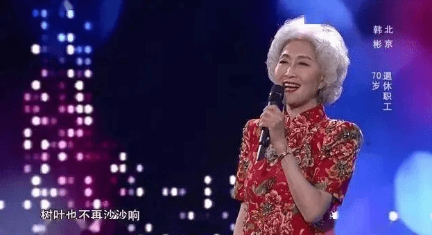 原创72岁中国老奶奶韩彬,65岁法国贵妇罗斯,当老年模特越活越美