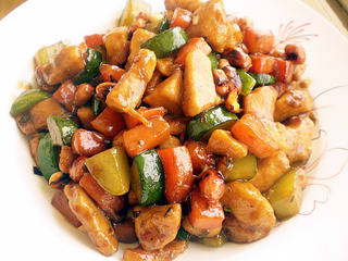 孩子挑食怎么办不如来一份家庭版宫保鸡丁配碗米饭直接干光