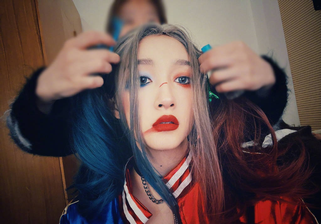 两种风格!关晓彤小丑女造型酷帅 cos赫敏乖巧可爱