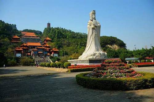 广州南沙天后宫,面临伶仃洋,是东南亚最大的妈祖庙