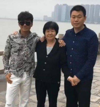 身家过亿的王宝强,为何不拉亲哥哥一把?哥哥9字让无数