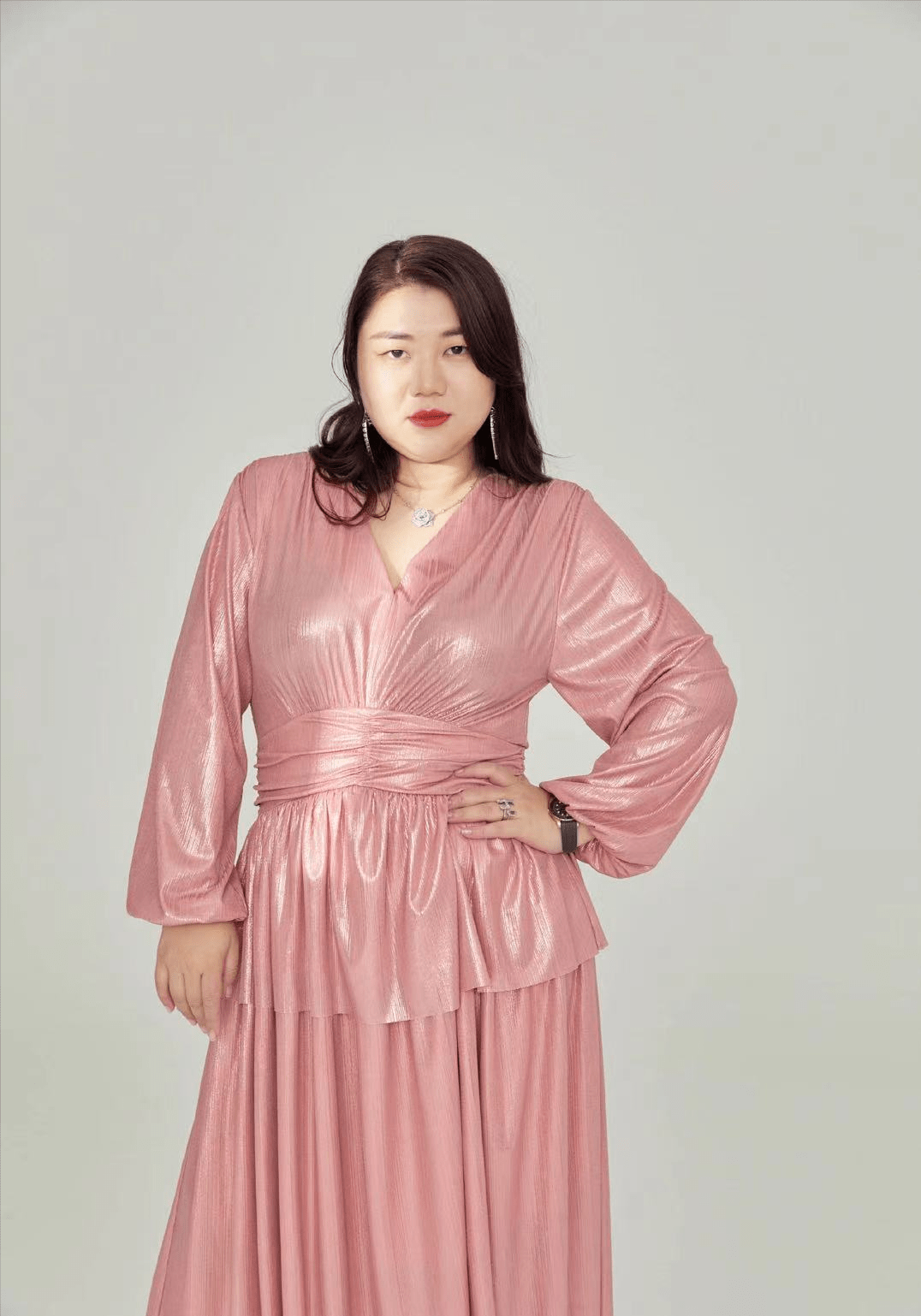 杨天真晒泳装照因为过度p图墙体已经变形