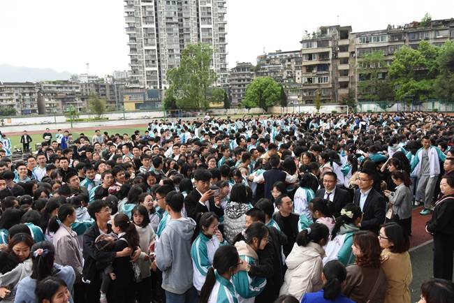 挑战极限 为梦而战 ——叙永一中邀请善朝教育专家到校作励志演讲