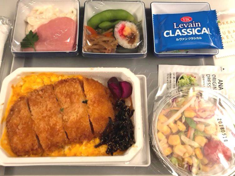 日本航空公司网售飞机餐,每盒45元,看到图片,网友:我想买一盒